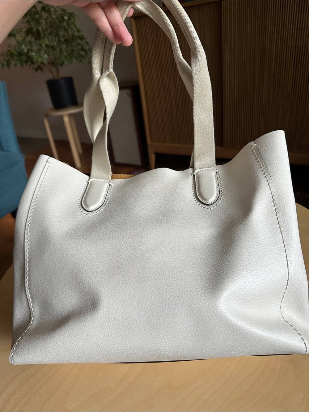 Coach Cream Leather Tote with Signature Gold Tag - Picture 5 of 6